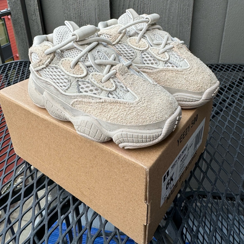 Adidas x Yeezy 500 blush in infant toddler size 6k. Like new condition with box.